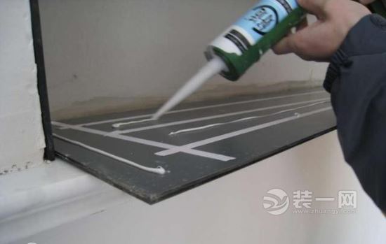 玻璃胶清理方法 还是得听装修老师傅的